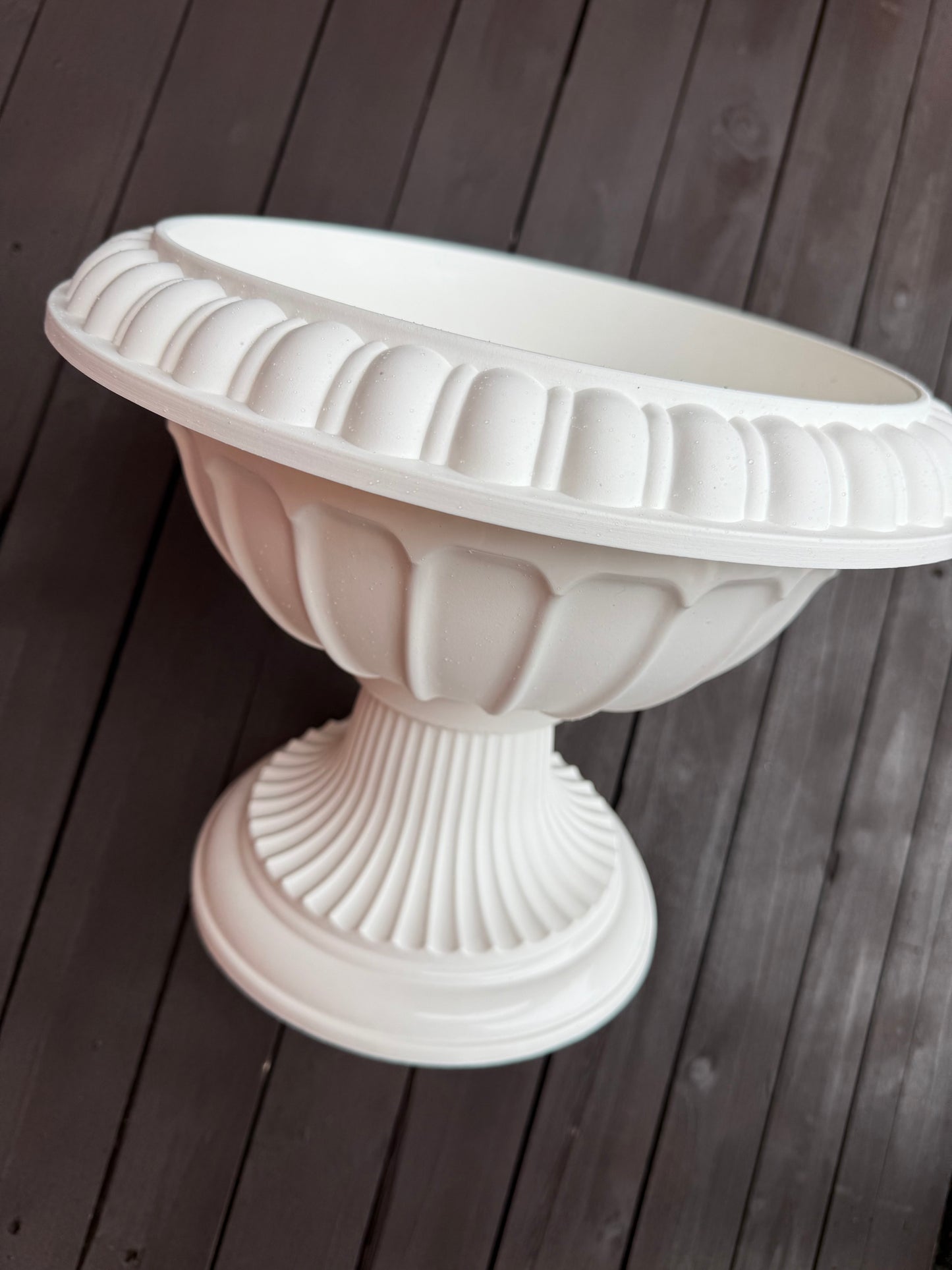 26cm PLASTIC URN PLANTER