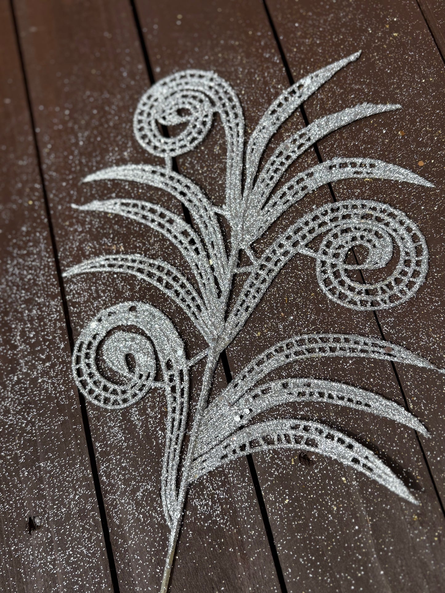 36cm GLITTERED PEACOCK LEAF SPRAY SILVER (12pcs)