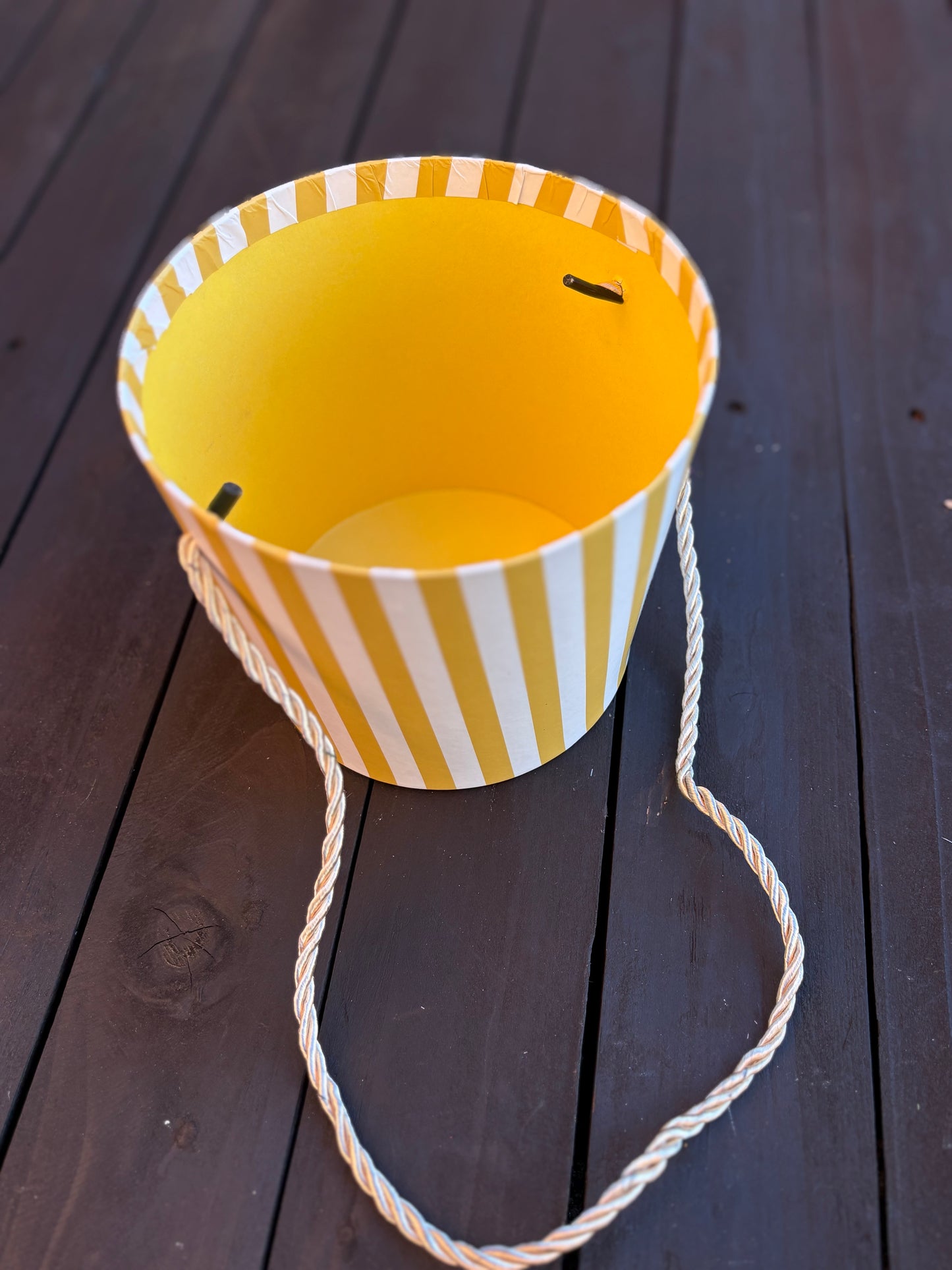 14cm ROUND FLORAL POT - STRIPED YELLOW/WHITE