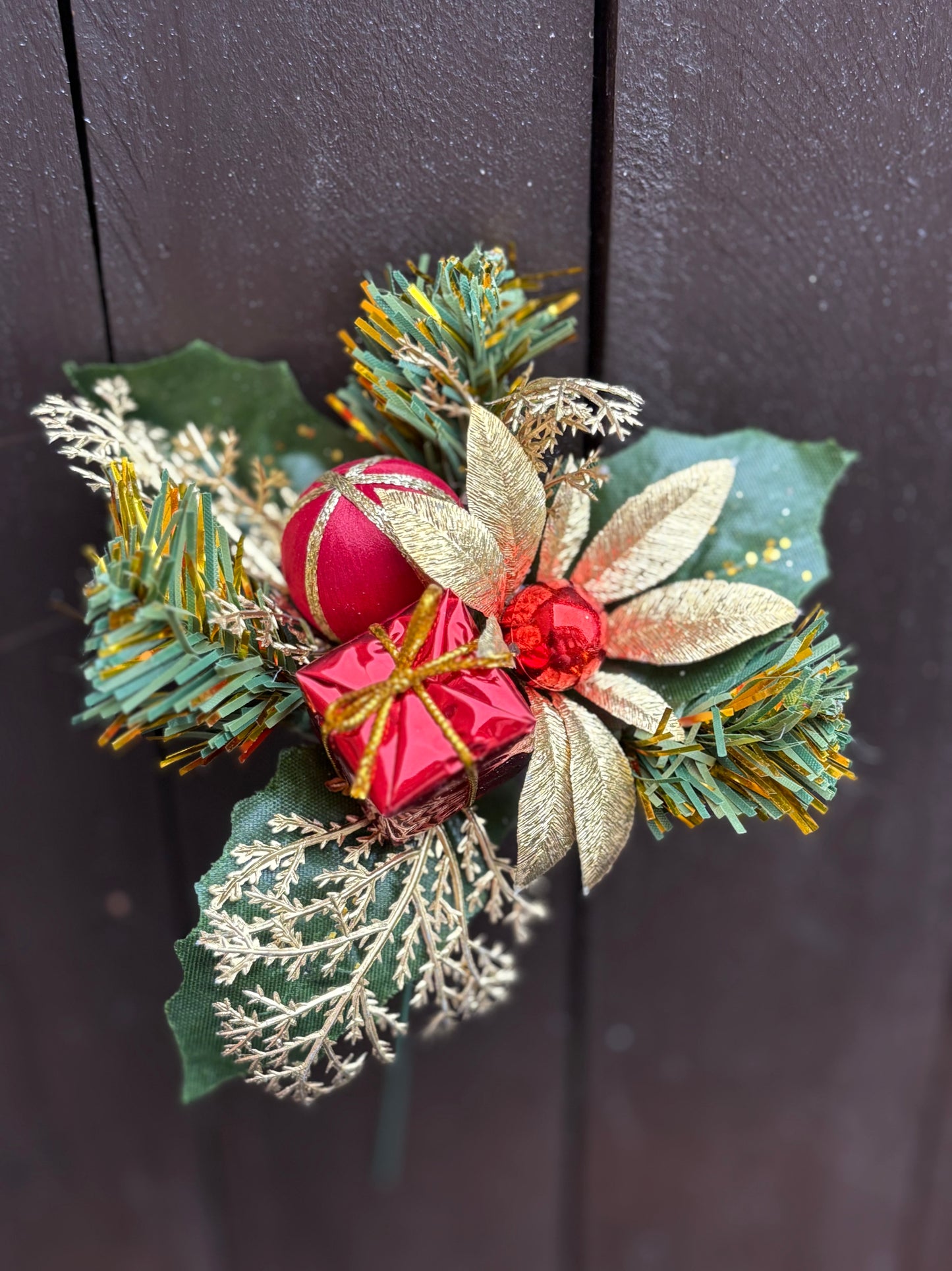 POINSETTIA BAUBLE & PARCEL CHRISTMAS PICK RED/GOLD
