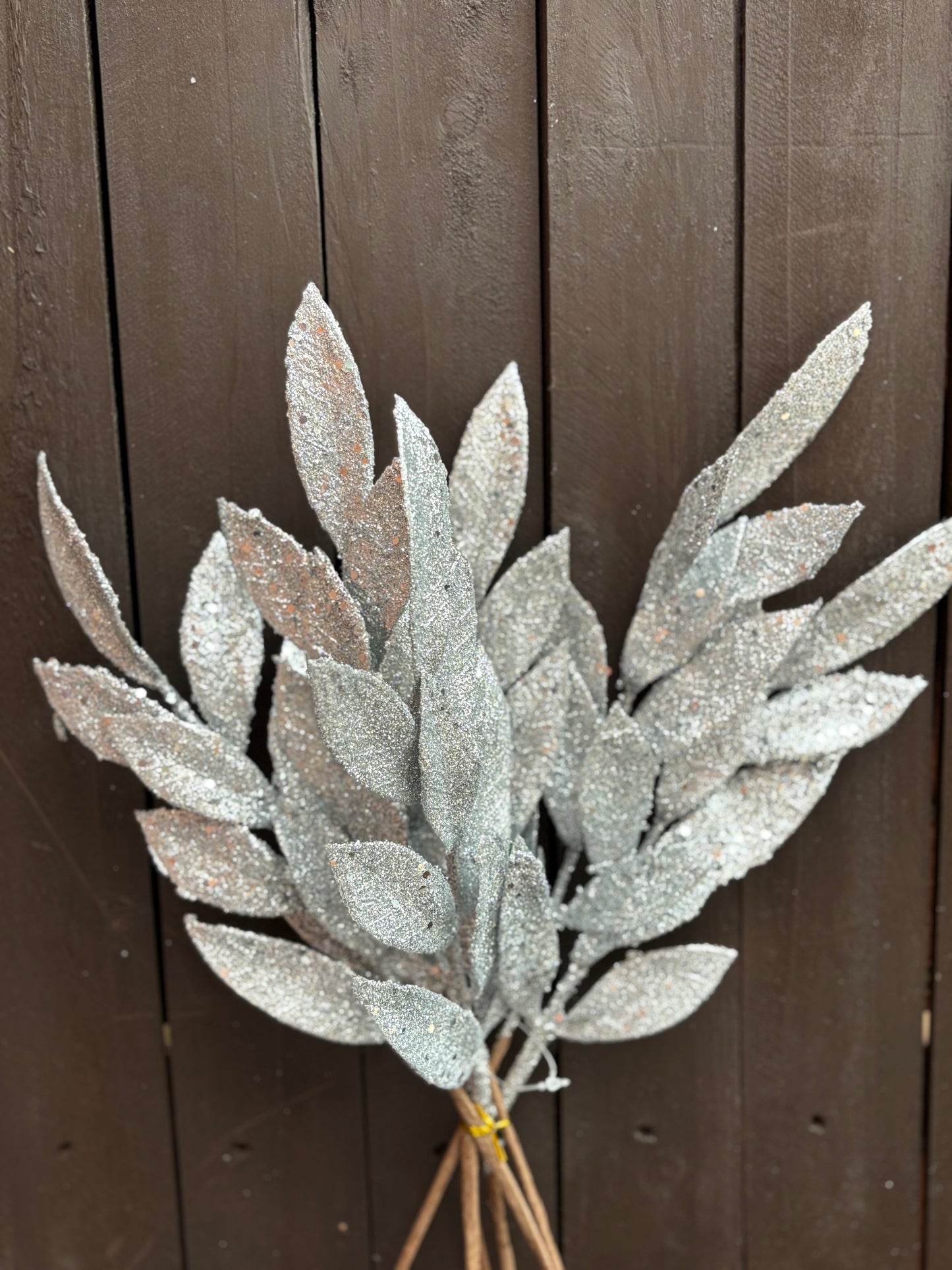 50cm PK6 GLITTERED BAY LEAF SPRAY SILVER