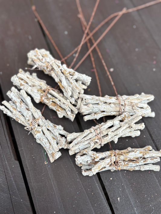 8cm SNOWY TWIG BUNDLE ON WIRE LIGHT BROWN