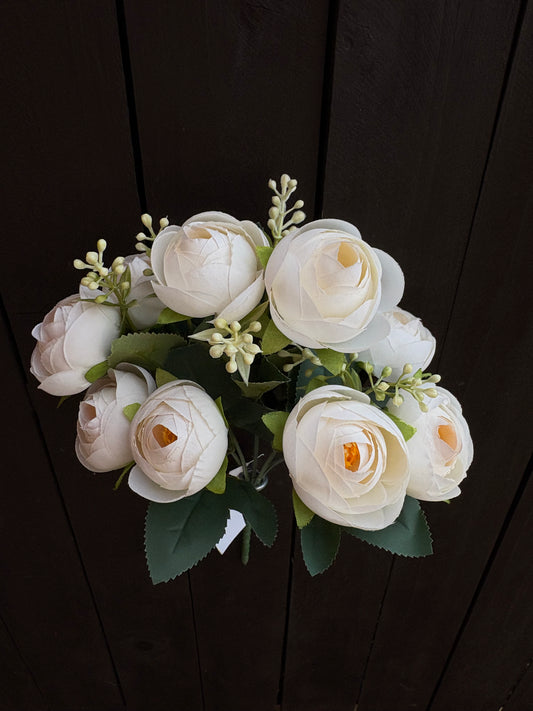 28cm RANUNCULUS BUSH IVORY