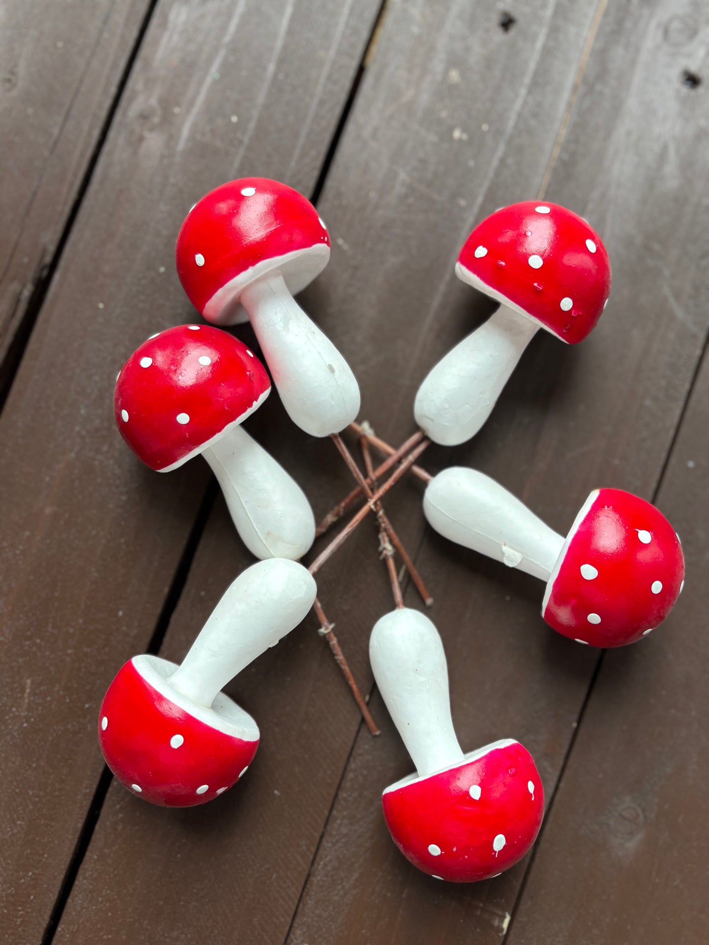 PK6 MEDIUM RED TOADSTOOLS