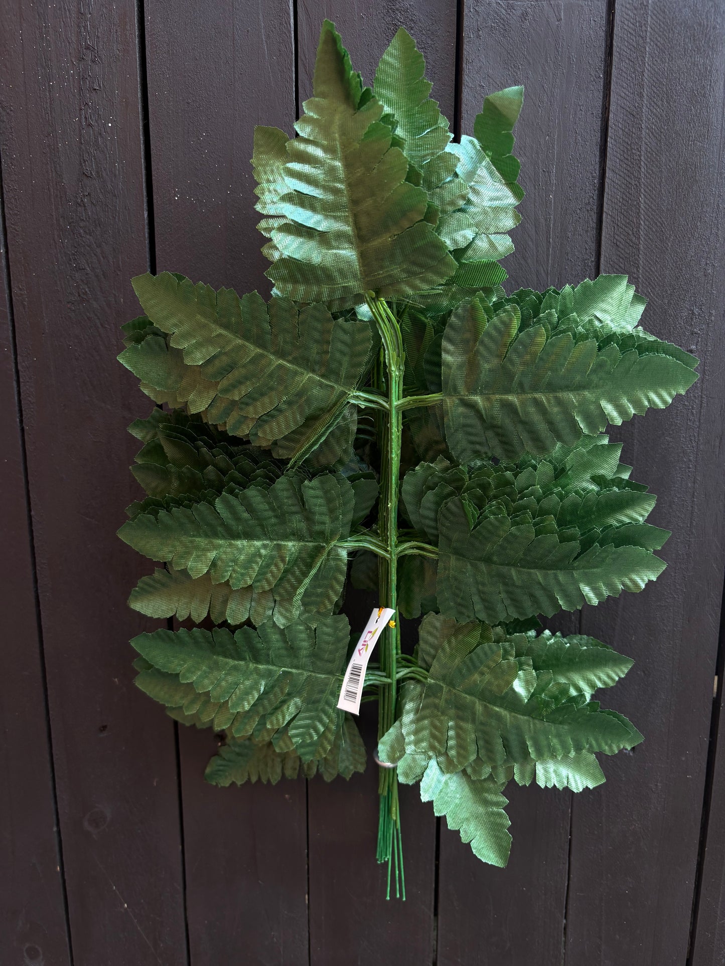 PACK 12 41cm LEATHER FERN SPRAY DARK GREEN