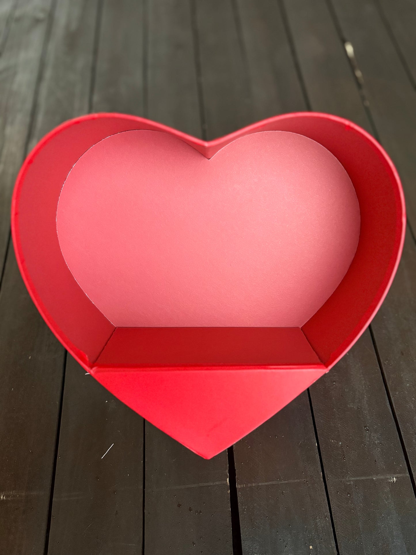 24.5cm HEART FLOWER BOX WITH STAND RED