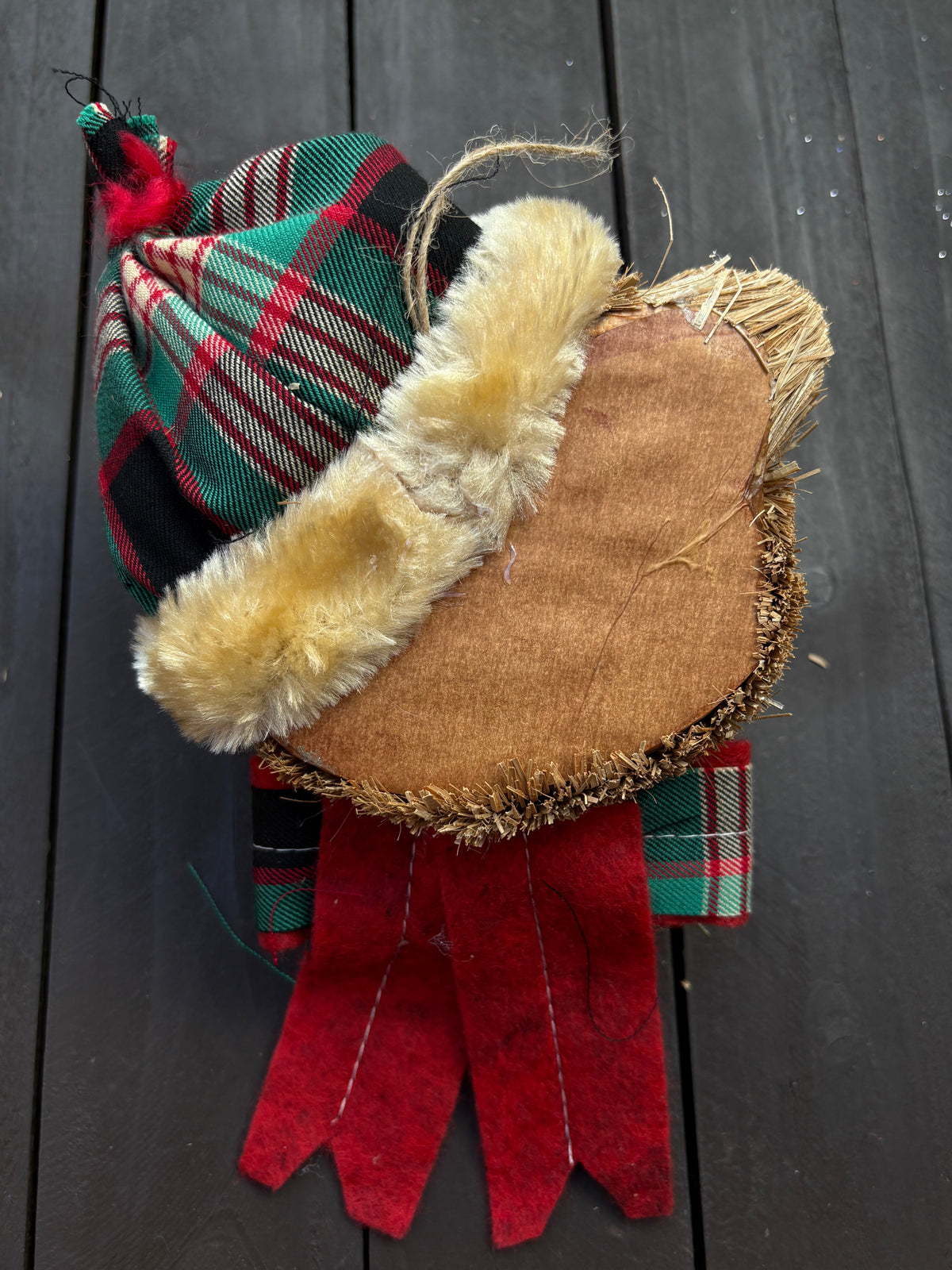 28cm BEAR HEAD WITH TARTAN HAT & SCARF