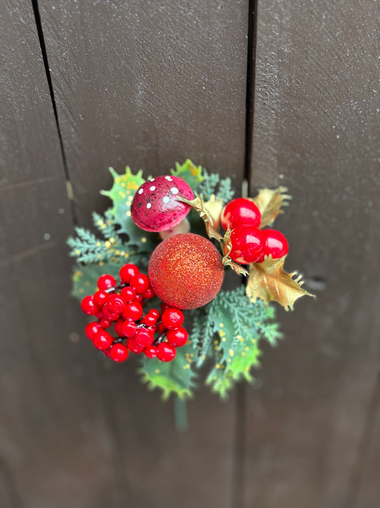 MUSHROOM HOLLY & BERRIES CHRISTMAS PICK RED/GOLD