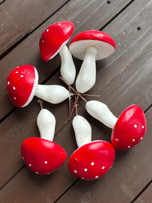 PK6 MEDIUM WONKY RED TOADSTOOL
