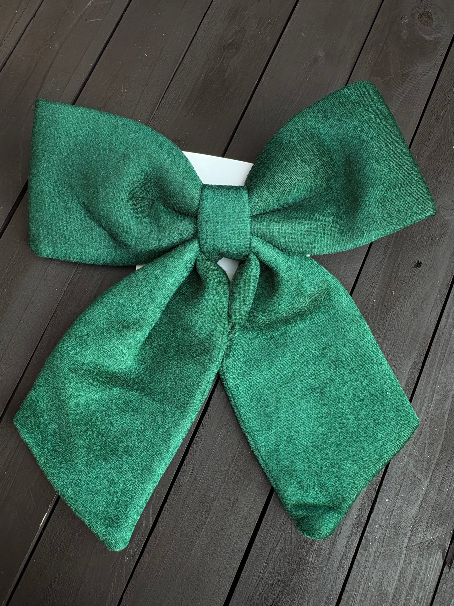MEDIUM HANGING VELVET BOW GREEN