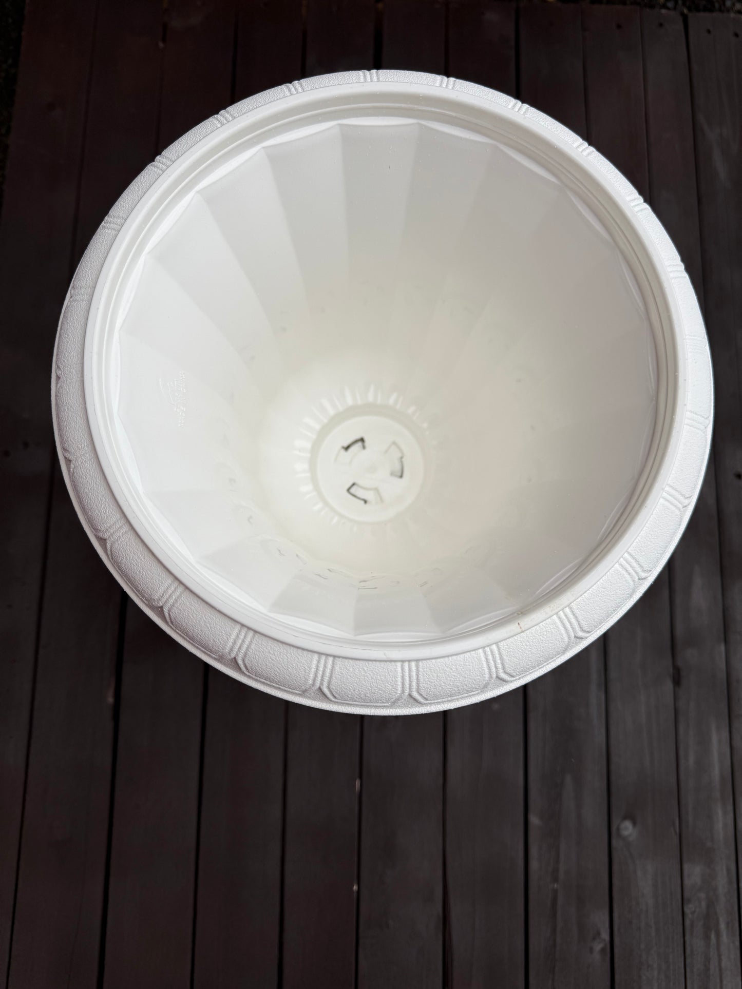 41cm PLASTIC TALL URN PLANTER - 3 SECTIONS