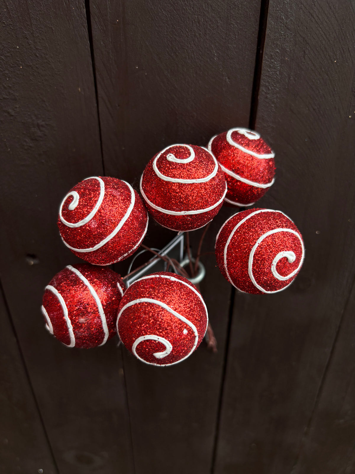 3cm CANDY SWIRL BALL PICK RED