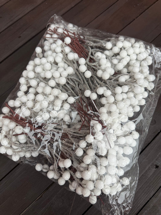 BAG OF BERRY PICKS (100pcs) WHITE