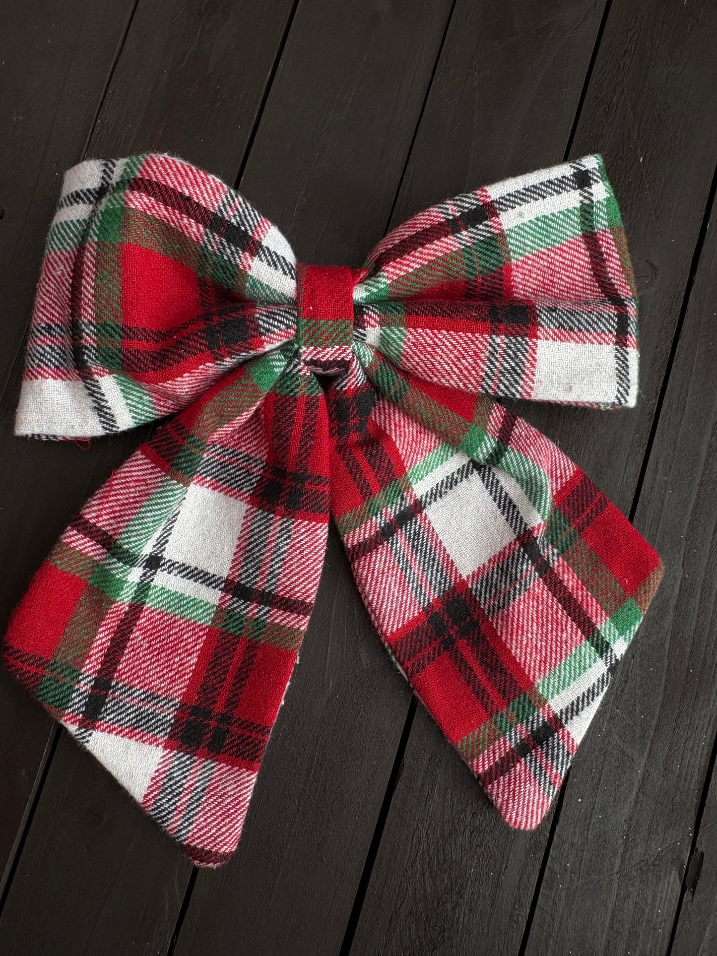 MEDIUM HANGING TRADITIONAL TARTAN BOW