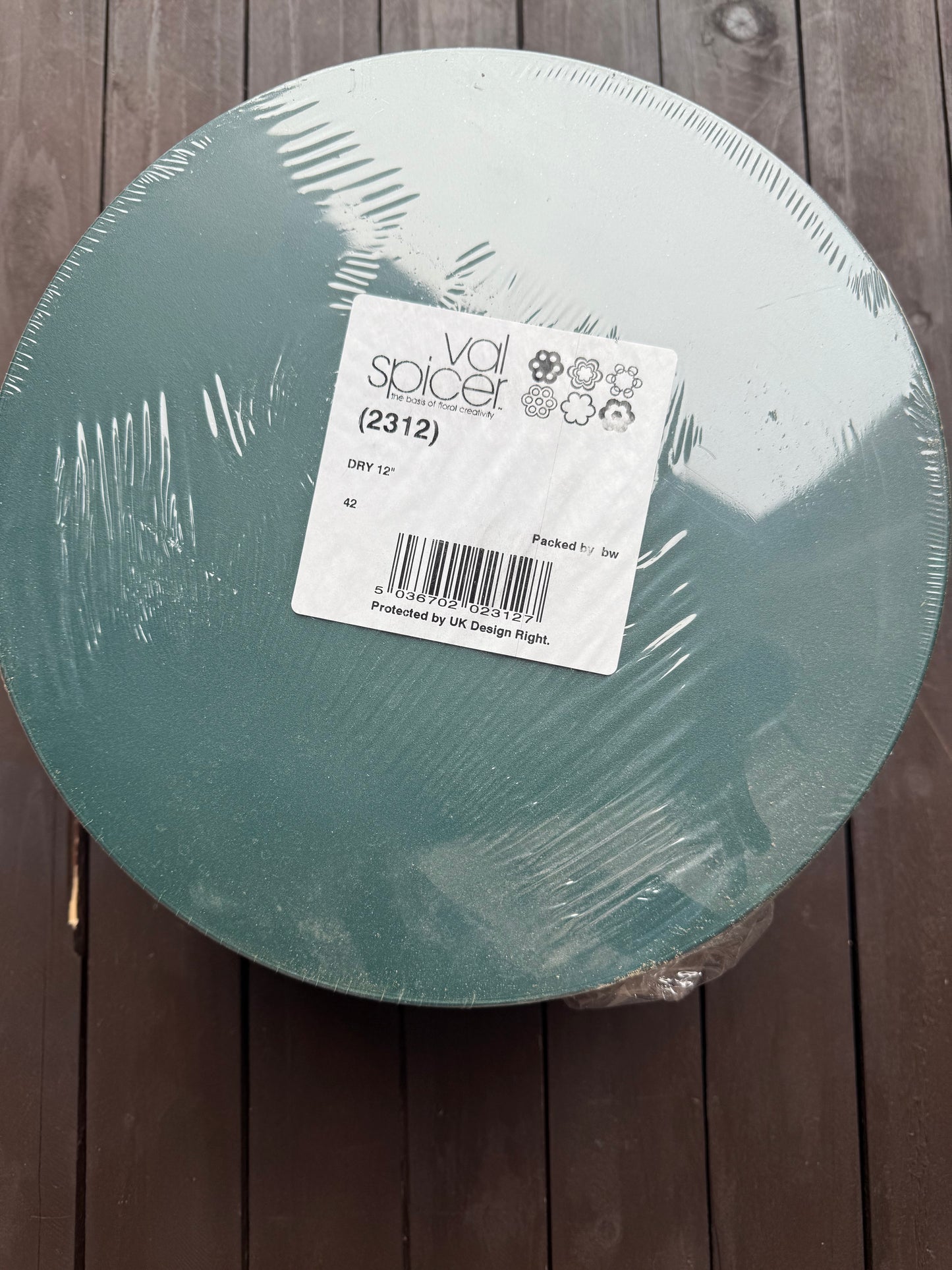 DRY 12" OASIS DOME WITH PLASTIC TRAY