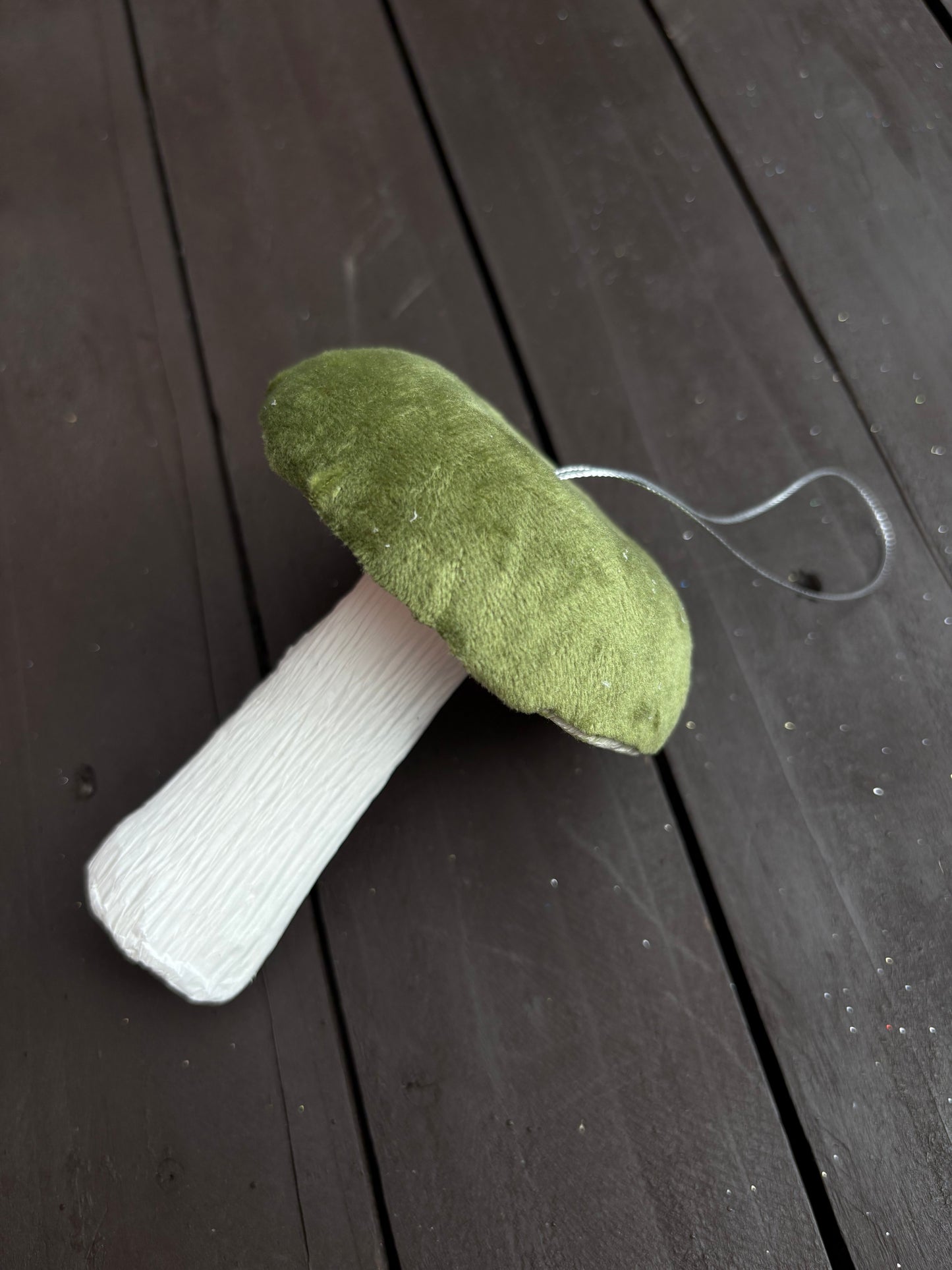 12cm VELVET HANGING MUSHROOM SAGE GREEN
