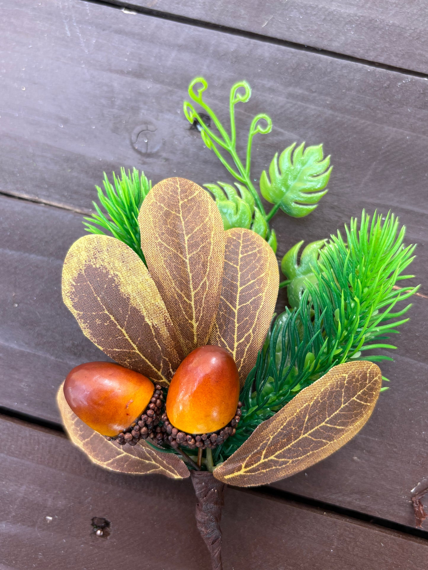 23cm XMAS ACORN PICK WITH CONE & FOLIAGE PK12