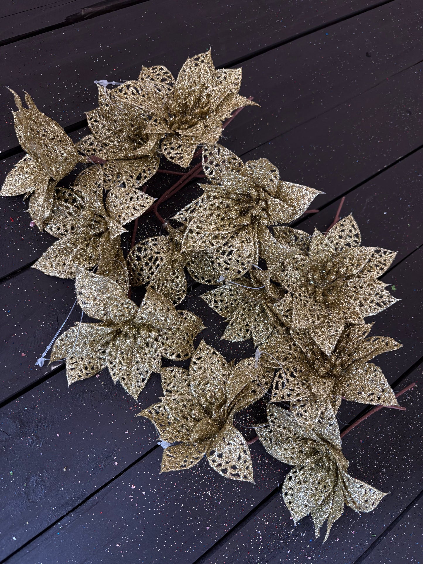 BAG 12cm FILIGREE POINSETTIA x 12pcs GOLD