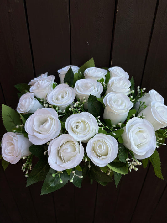 36cm ROSEBUD BUSH (18 HEADS) IVORY