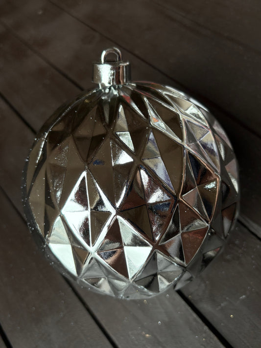 15cm DIAMOND BAUBLE SILVER