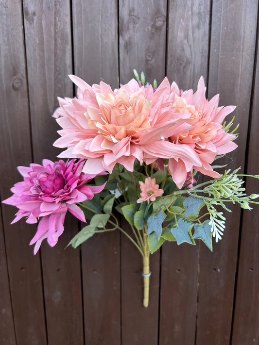 43cm DAHLIA MIXED BUSH WITH FOLIAGE MAUVE/PEACH