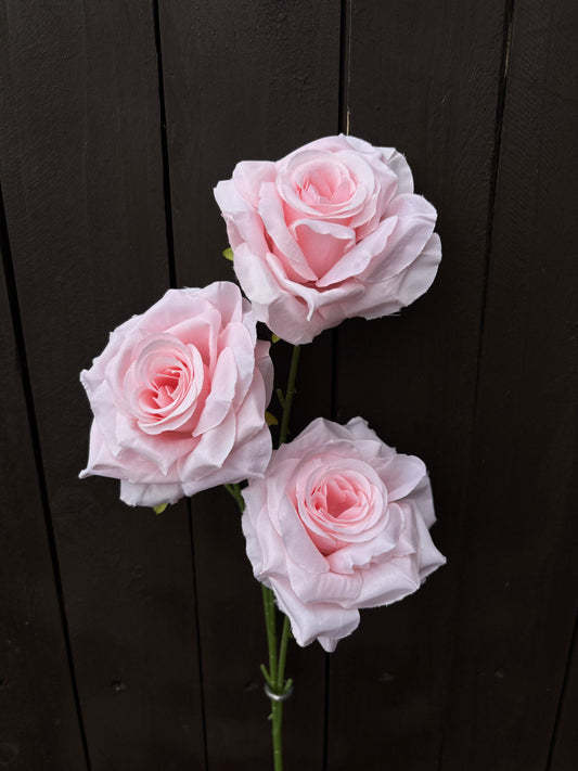 TRIPLE DIAMOND ROSE BUNCH BABY PINK