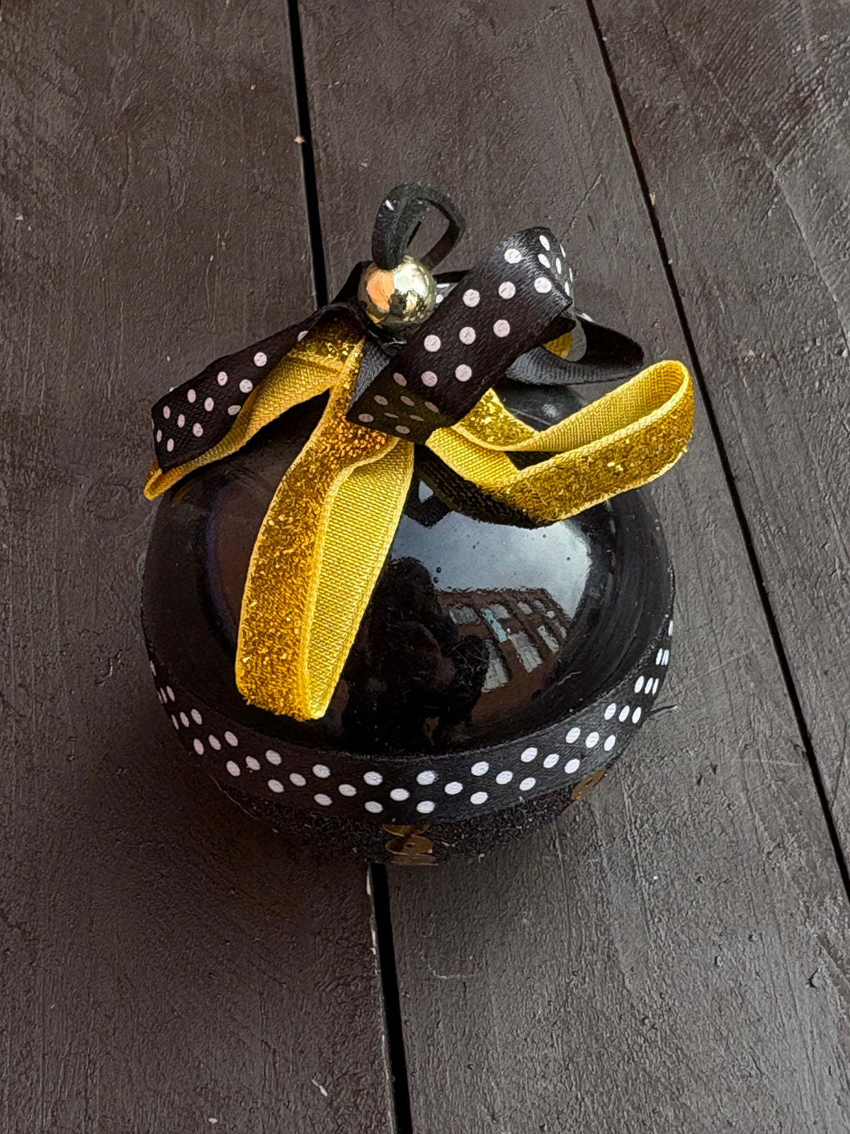 8cm METALLIC & GLITTER SEQUIN RIBBON BAUBLE BLACK/GOLD/WHITE