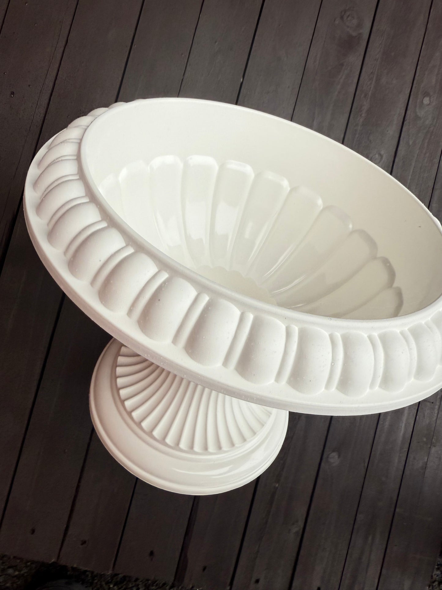 26cm PLASTIC URN PLANTER