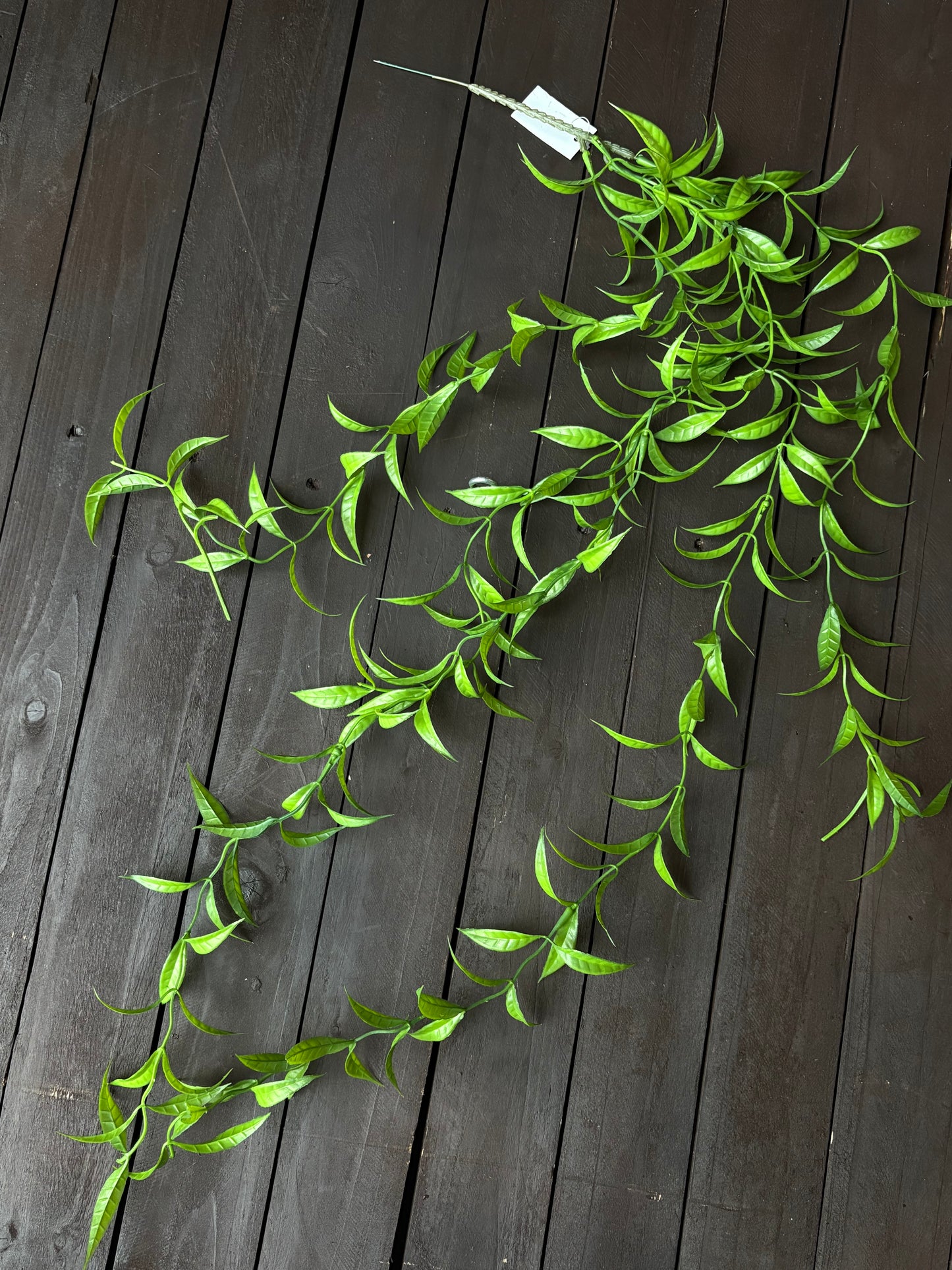 92cm TRAILING PLASTIC TEA LEAF DARK GREEN