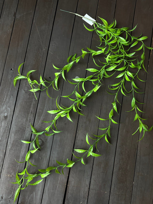92cm TRAILING PLASTIC TEA LEAF DARK GREEN