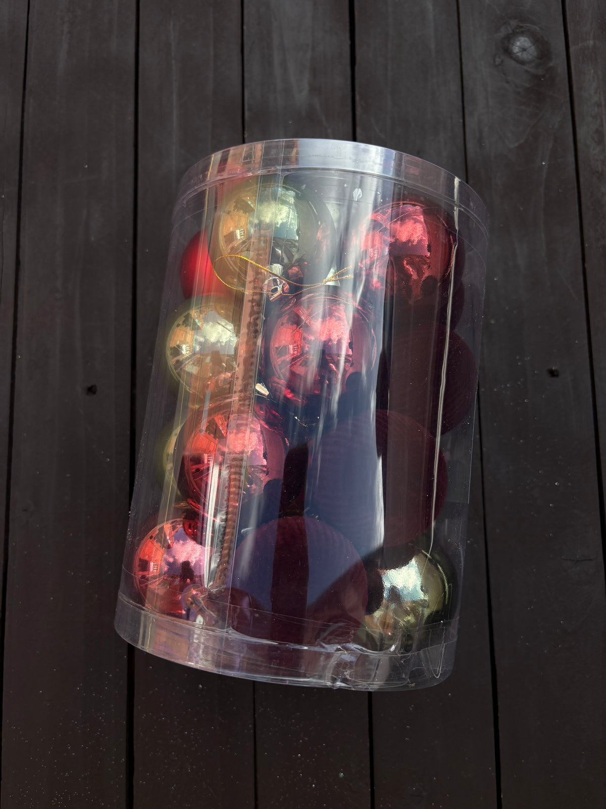 PACK 20 MEDIUM COSY COTTAGE BAUBLES