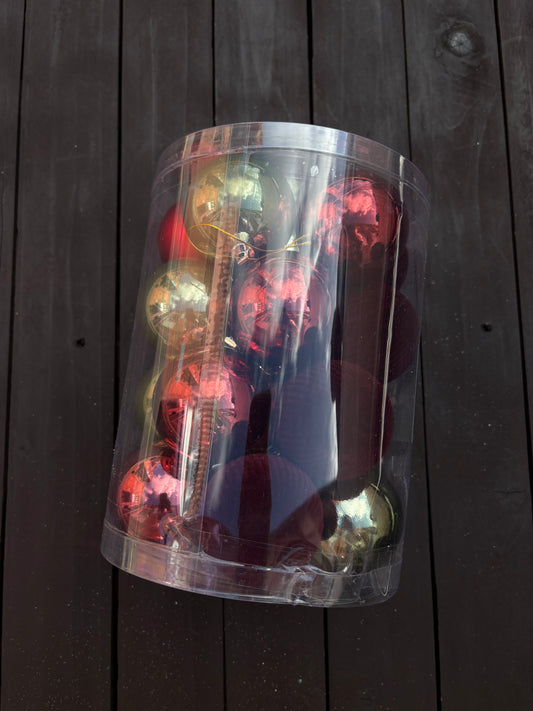 PACK 20 MEDIUM COSY COTTAGE BAUBLES