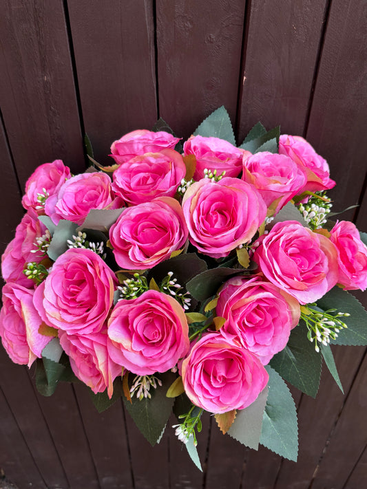 18 HEAD ROSEBUD BUSH WITH GYP BEAUTY