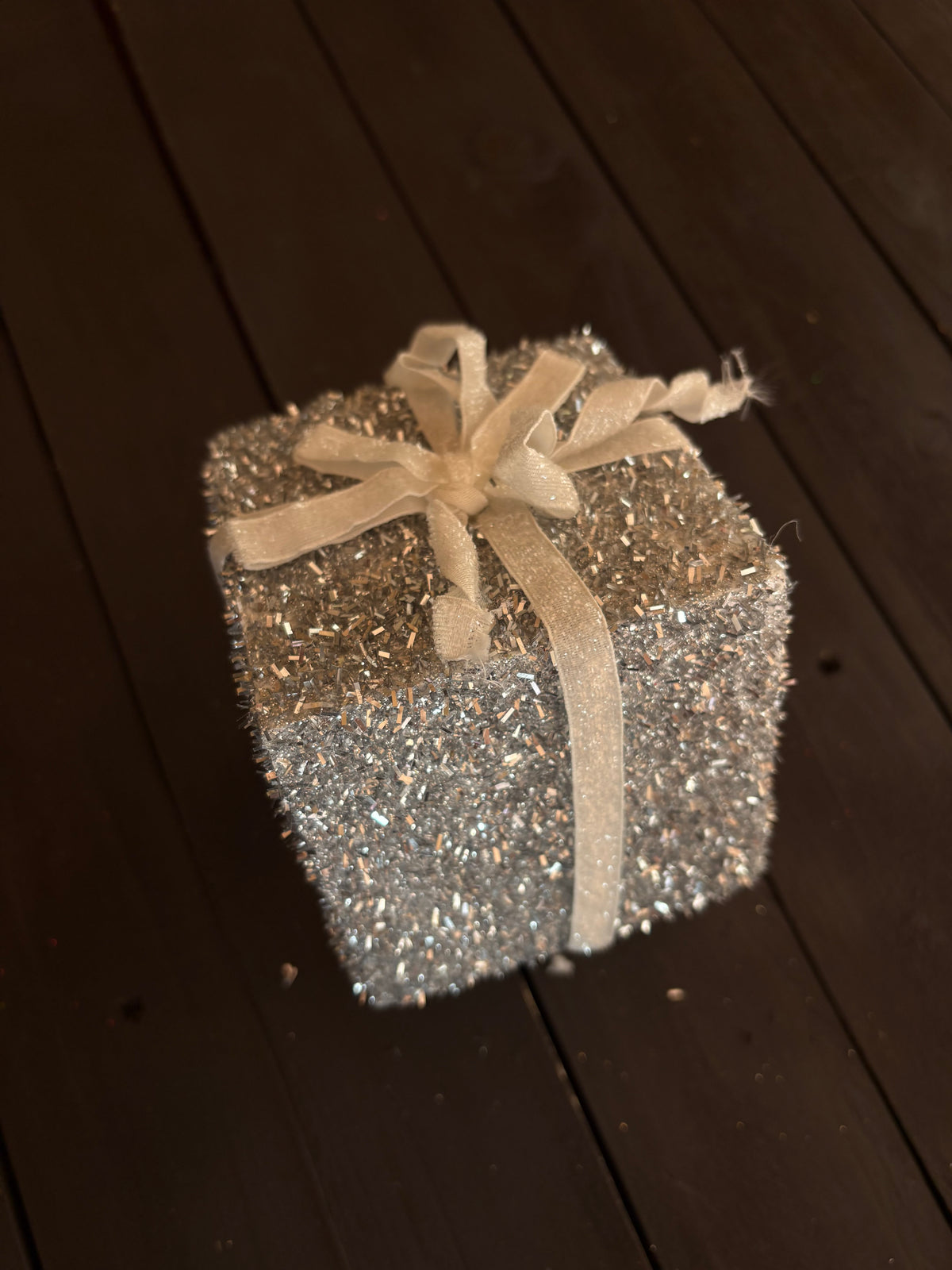 10cm TINSEL PRESENT SILVER