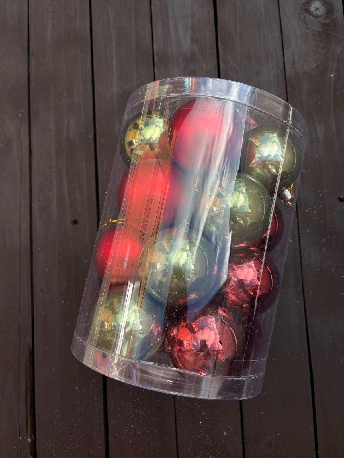 PACK 20 MEDIUM COSY COTTAGE BAUBLES
