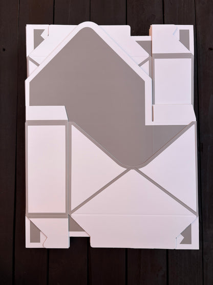 PK10 23cm CARDBOARD ENVELOPE - WHITE/SILVER