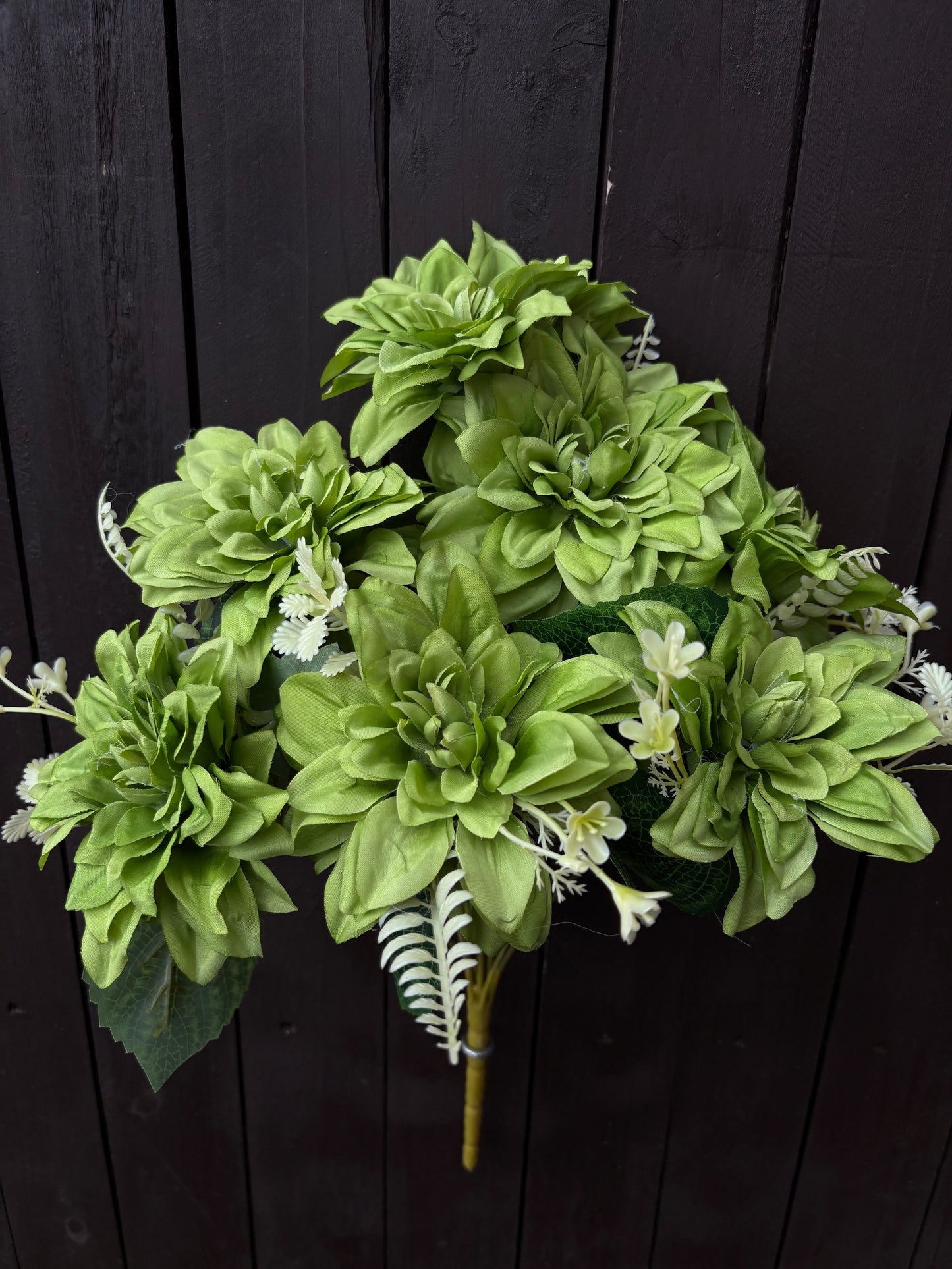 7 HEAD DAHLIA BUNCH GREEN