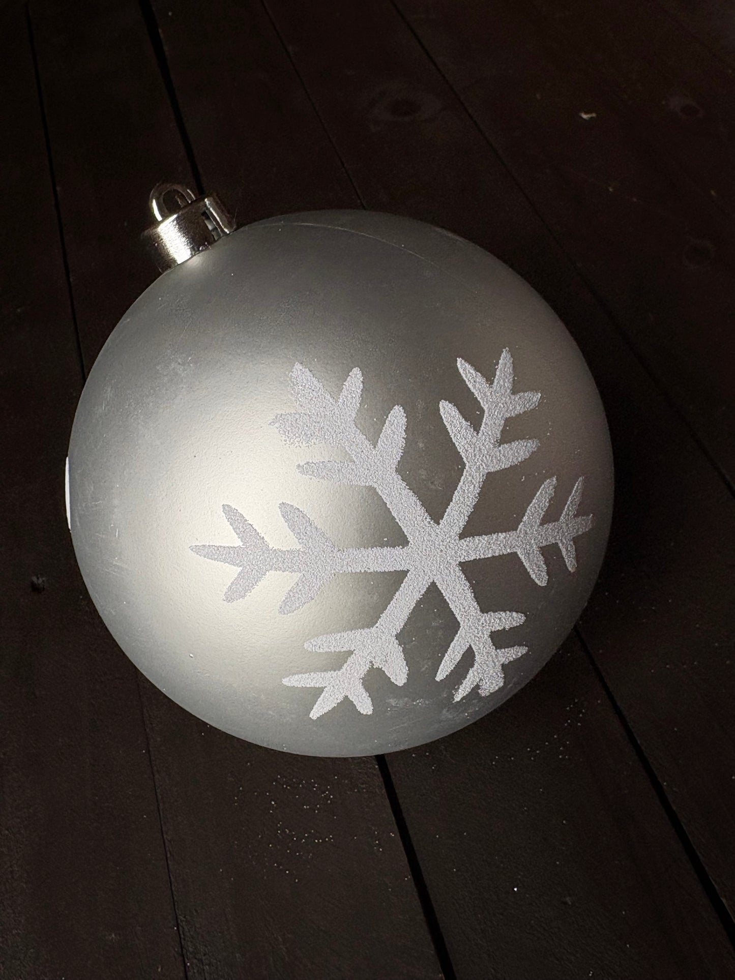 15cm SNOWFLAKE BAUBLE SILVER