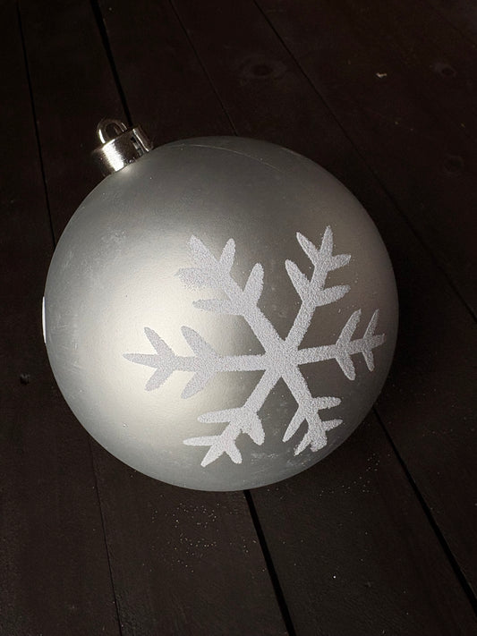 15cm SNOWFLAKE BAUBLE SILVER