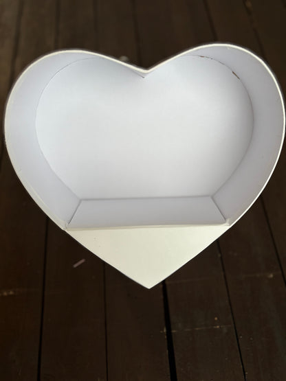 24.5cm HEART FLOWER BOX WITH STAND WHITE