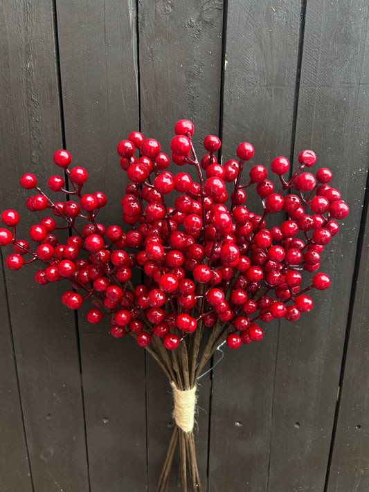45cm SEASONAL BERRY HANDTIE RED