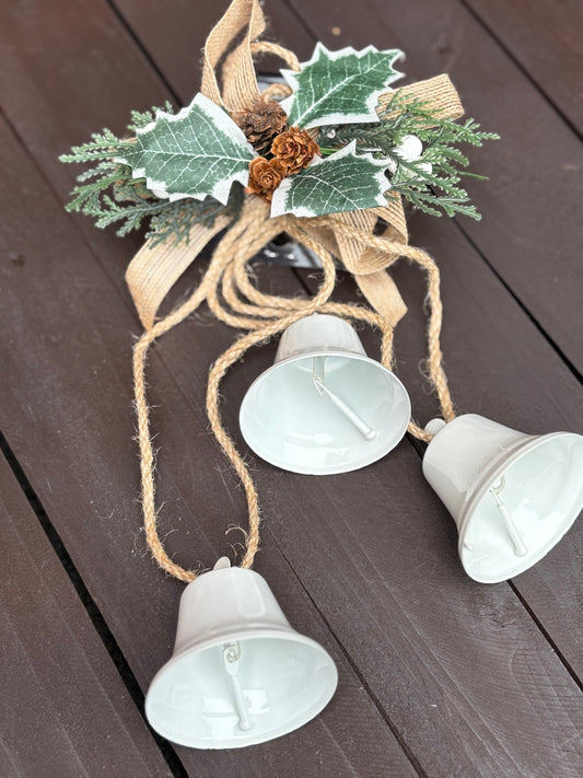 41cm WHITE HOLLY 3 BELL HANGER