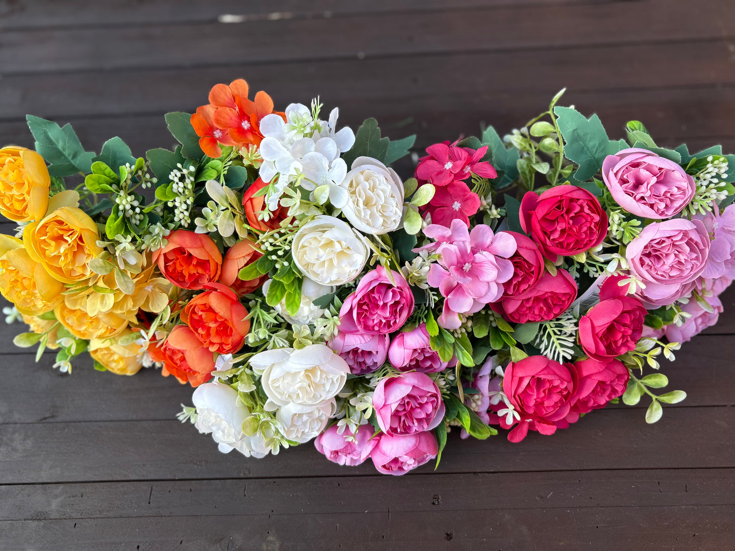27cm ASSORTED RANUNCULUS HYDRANGEA & BERRY BUSH BUNDLE x12pcs