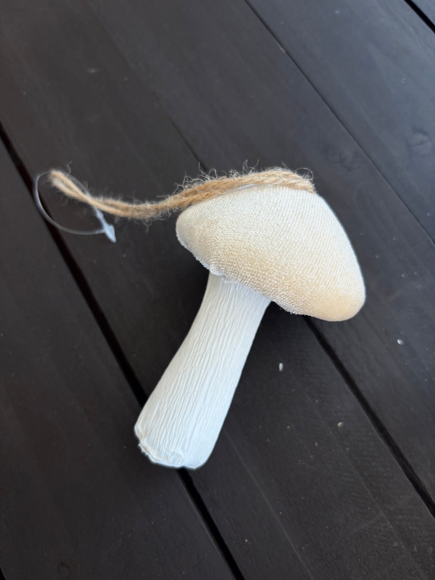 10cm VELVET HANGING MUSHROOM CREAM