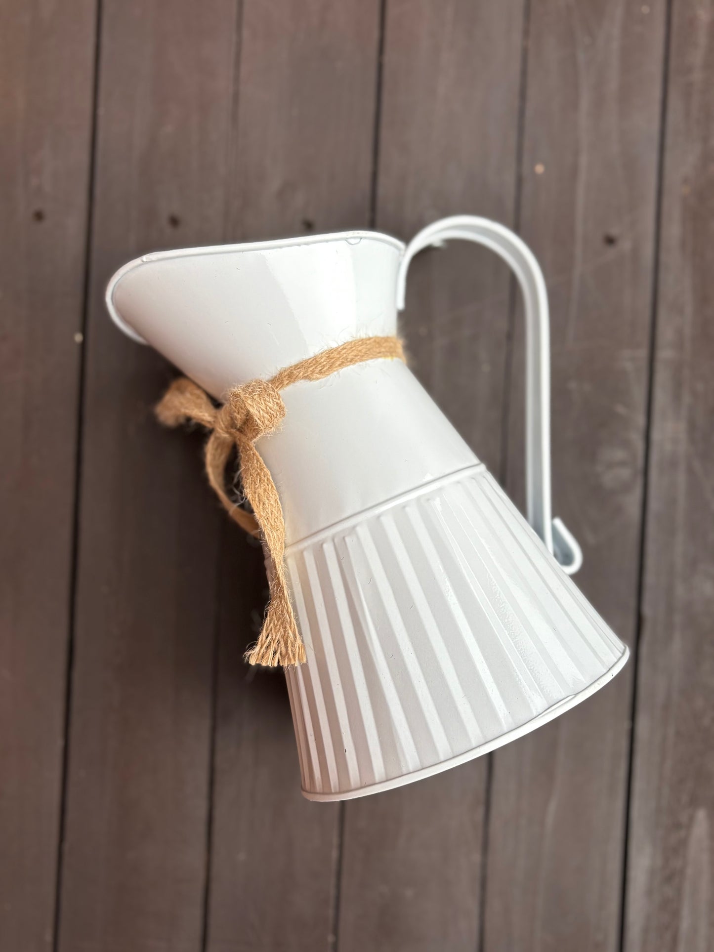23cm WHITE METAL JUG WITH HESSIAN BOW