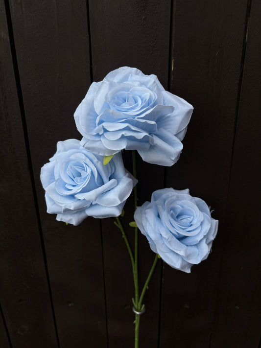 TRIPLE DIAMOND ROSE BUNCH BABY BLUE