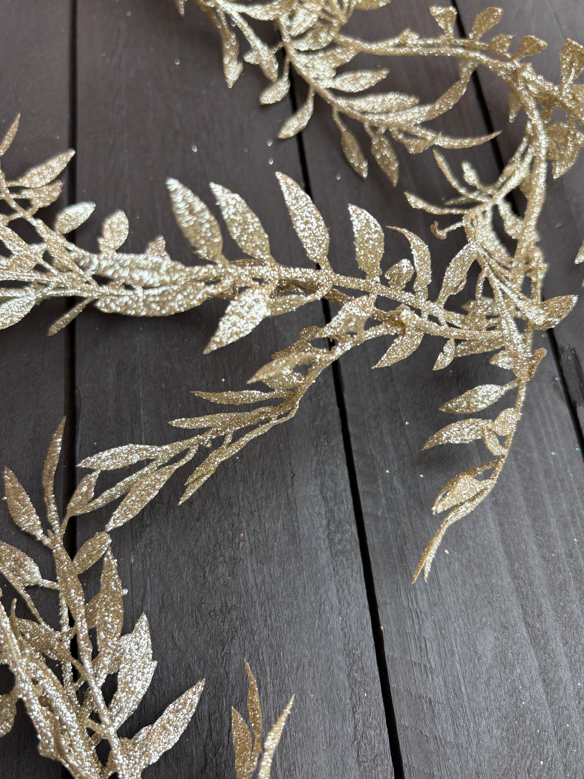 1.8M FINE LEAF GARLAND CHAMPAGNE