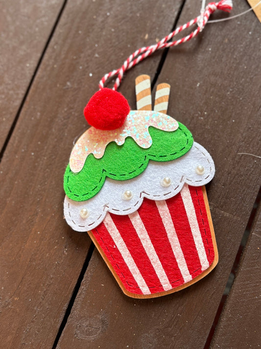 11cm WOODEN FELT CUPCAKE RED MIX