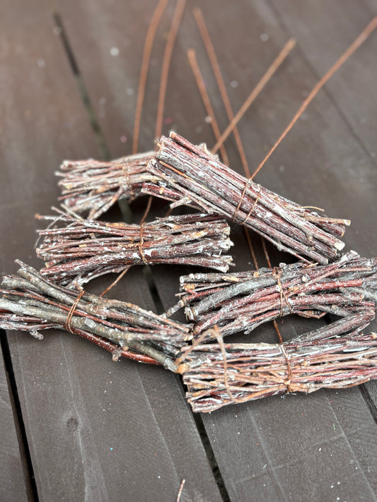 8cm SNOWY TWIG BUNDLE ON WIRE DARK BROWN