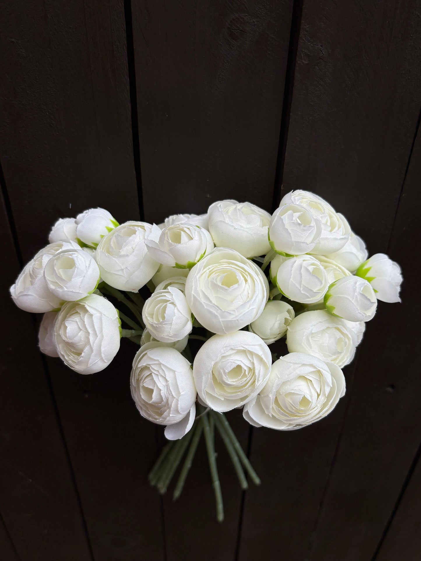 30cm MIXED SIZE RANUNCULUS IVORY